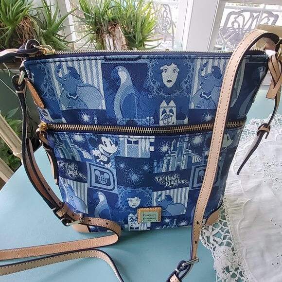 X Disney Dooney & Bourke 45th Anniversary Crossbody Handbag Like New - Picture 1 of 16